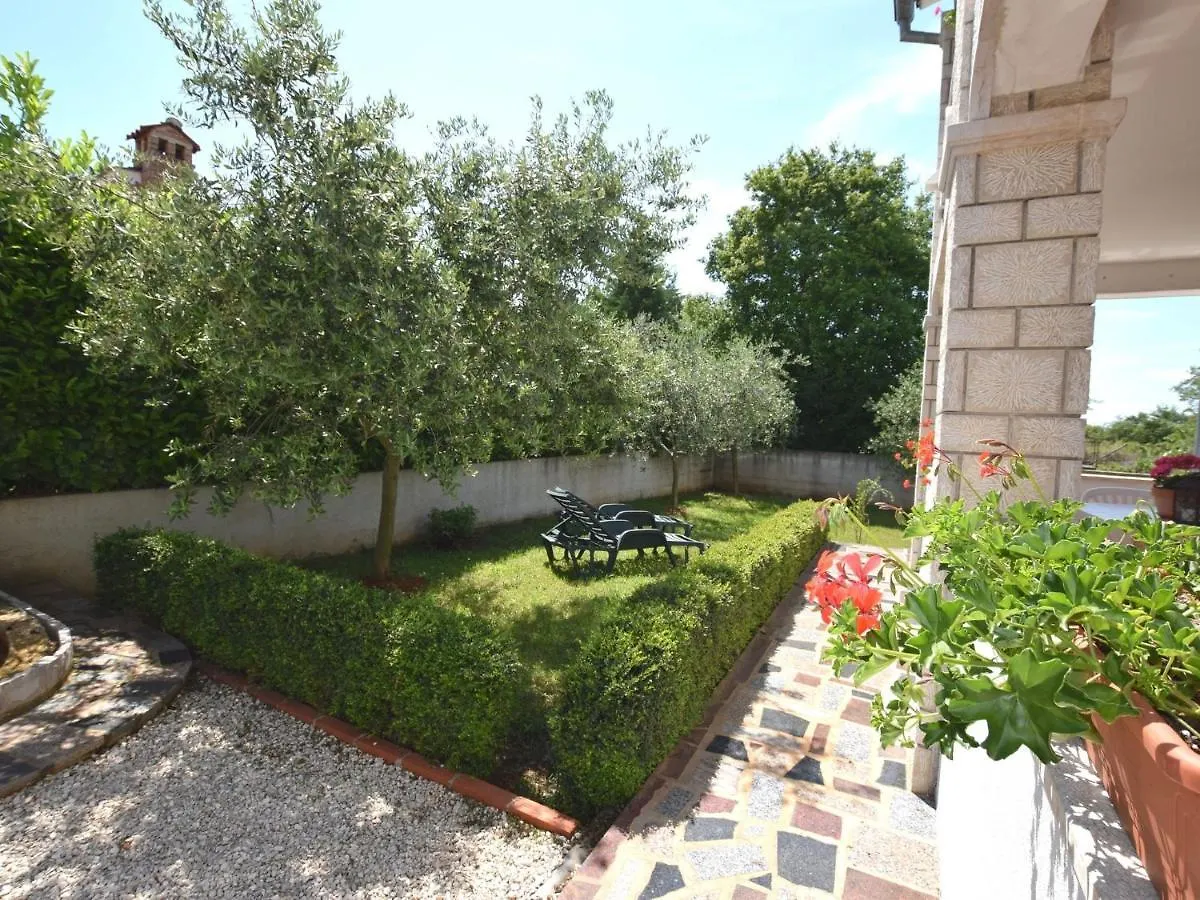 Tatil Evi Lovable Apartment, Pool With Deckchairs Poreč
