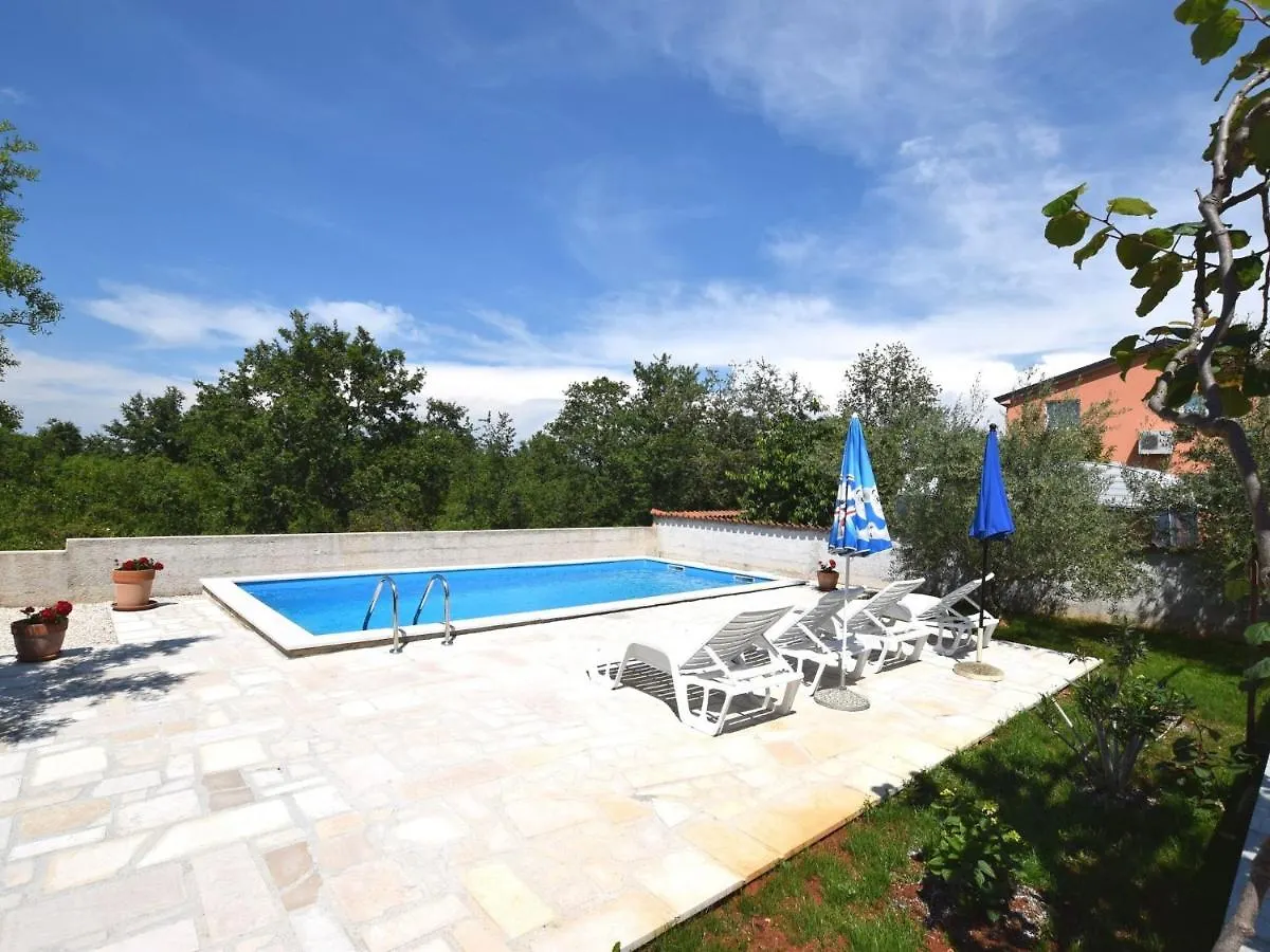 Lovable Apartment, Pool With Deckchairs Poreč Tatil Evi